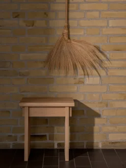 Taburete Artisan 30x40 cm, Roble lacado en tono cálido