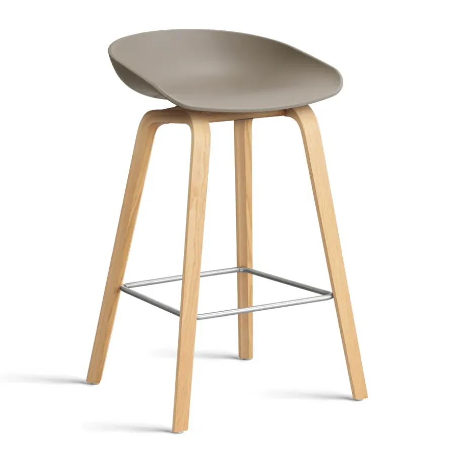 Taburete bajo About a Stool 32 con base de roble lacado 2.0, Khaki-soporte de acero inoxidable
