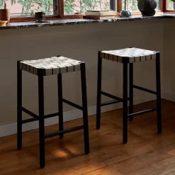 Taburete bar Betty TK7, Black, asiento de banda de lino trenzada negro