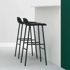 Taburete bar Form alto, Green, patas de acero lacadas en verde