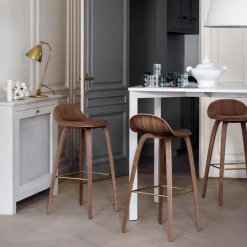 Taburete bar Gubi 3D alto, Black, patas de acero en negro