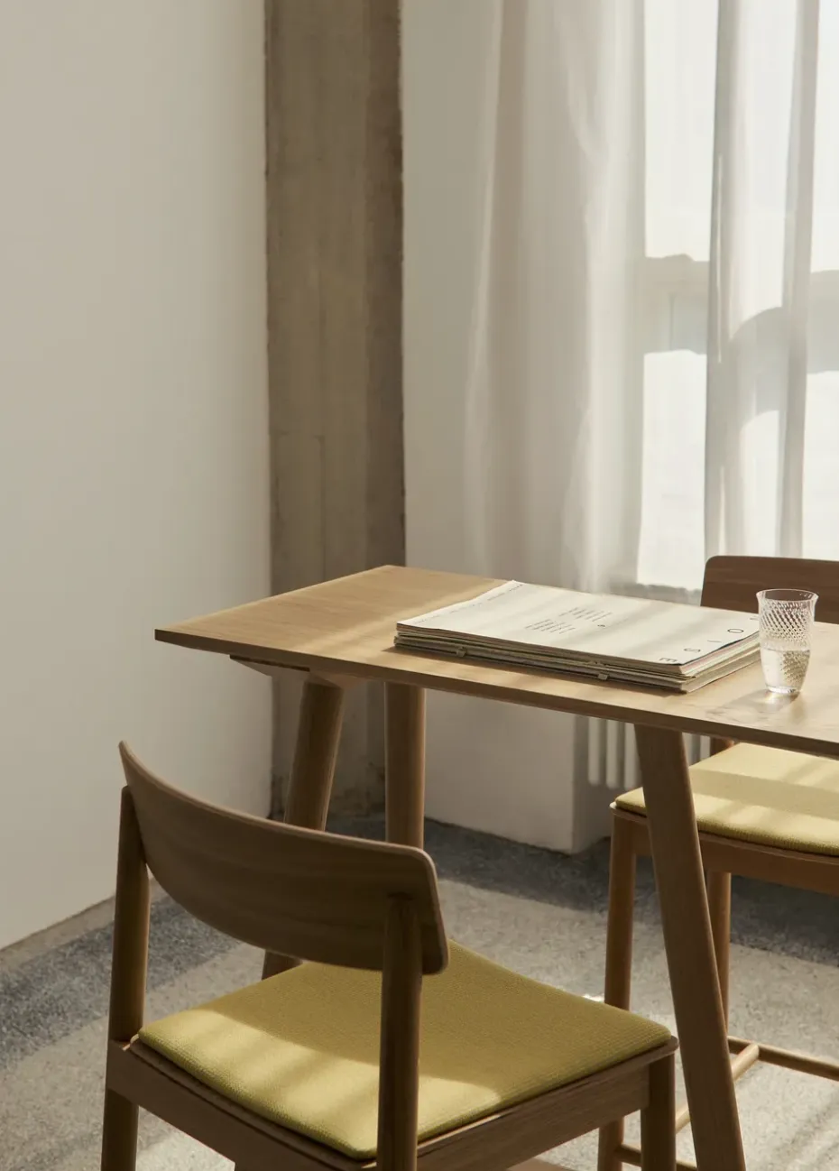 Taburete Betty TK17 Bar Chair 75 cm, Fuse 0421-roble lacado