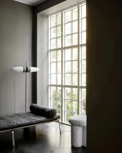 Taburete Big Foot piel de oveja, off-white