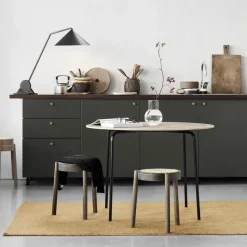 Taburete con asiento de ratán Pal, roble oscuro