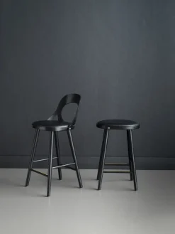 Taburete de bar Colibri 63 cm, Roble barniz negro-cojín negro