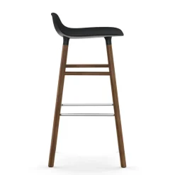 Taburete de bar con patas de nogal Form, negro