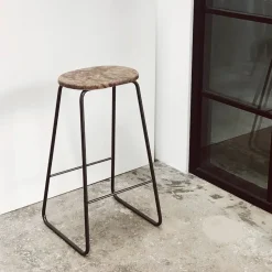 Taburete de bar Earth, Coffee, altura 69, estructura de acero negro