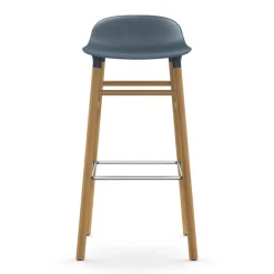 Taburete de bar Form Chair con patas de roble, azul