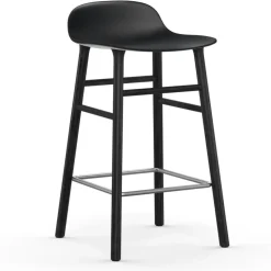 Taburete de bar Form Chair con patas de roble lacadas 65 cm, negro