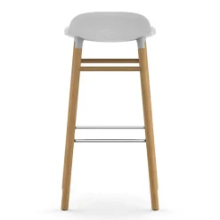 Taburete de bar Form Chair con patas de roble, blanco