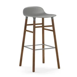Taburete de bar Form Chair con patas de nogal, Gris