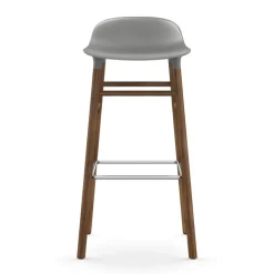 Taburete de bar Form Chair con patas de nogal, Gris