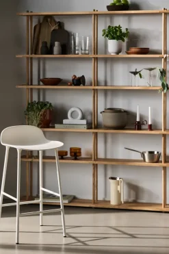 Taburete de bar Form Chair con patas de metal, blanco