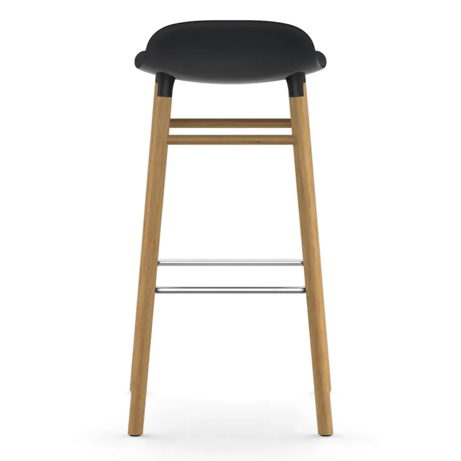 Taburete de bar Form Chair con patas de roble, negro