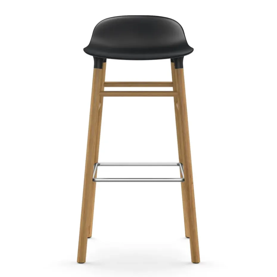 Taburete de bar Form Chair con patas de roble, negro