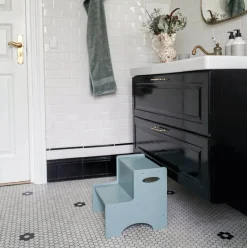 Taburete infantil Step Up, Verde oliva