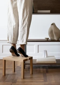 Taburete Moebe Peg pequeño 35x27,5x22 cm, Roble