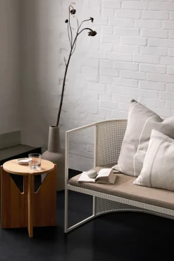 Taburete Simple Ø36 cm, Roble lacado en tono cálido