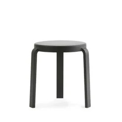 Taburete Tap, Black, patas de roble en negro