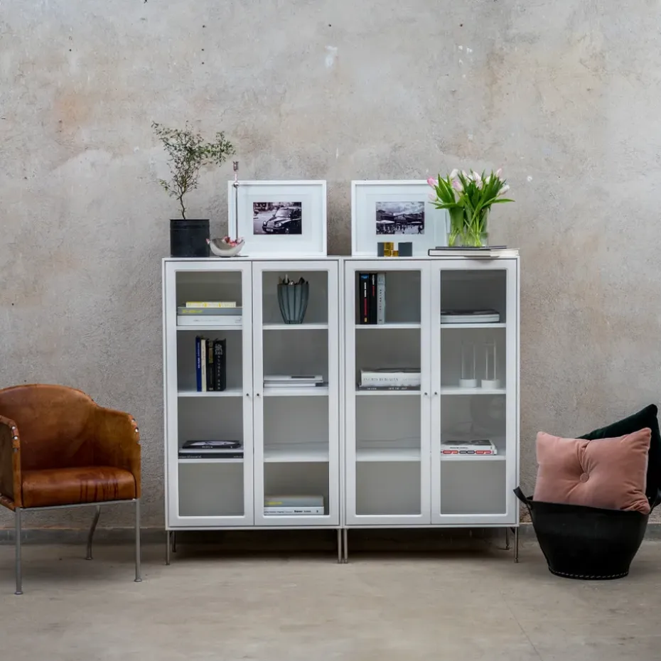 Vitrina Volt 190 cm lacado blanco, Detalles en acero inoxidable